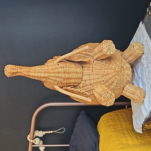 Vintage Wicker Elephant planter basket - Picture 9 of 9